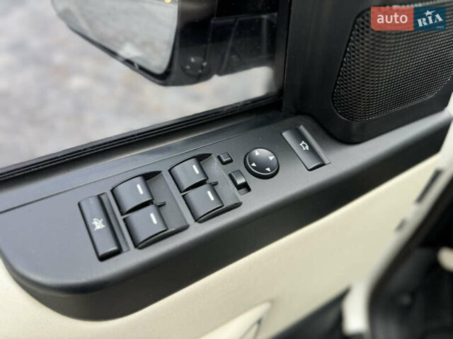 Белый Ленд Ровер Рендж Ровер, объемом двигателя 5 л и пробегом 275 тыс. км за 12500 $, фото 45 на Automoto.ua