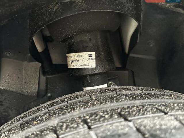 Білий Ленд Ровер Рендж Ровер, об'ємом двигуна 5 л та пробігом 100 тис. км за 23800 $, фото 19 на Automoto.ua