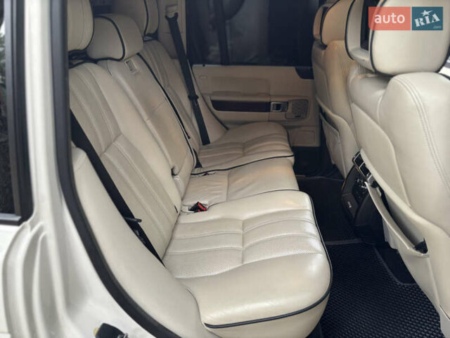 Белый Ленд Ровер Рендж Ровер, объемом двигателя 5 л и пробегом 177 тыс. км за 15900 $, фото 22 на Automoto.ua