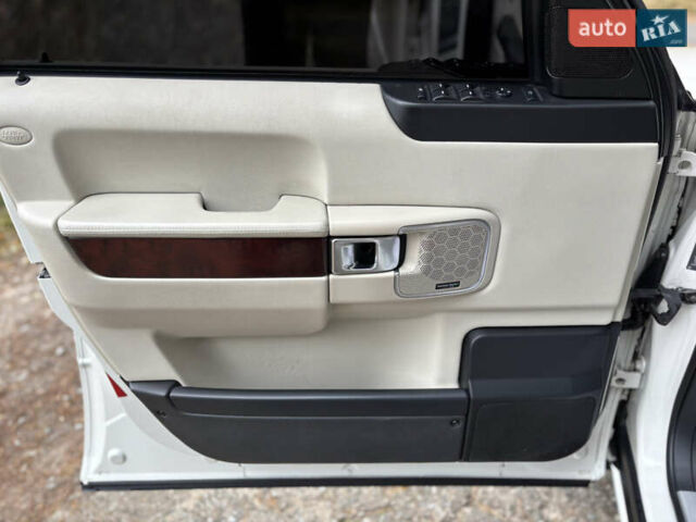 Белый Ленд Ровер Рендж Ровер, объемом двигателя 5 л и пробегом 177 тыс. км за 14000 $, фото 19 на Automoto.ua