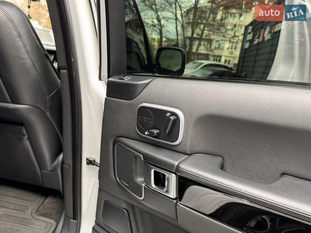 Белый Ленд Ровер Рендж Ровер, объемом двигателя 4.37 л и пробегом 328 тыс. км за 21900 $, фото 13 на Automoto.ua