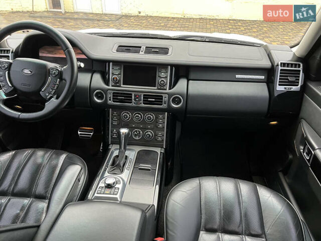 Белый Ленд Ровер Рендж Ровер, объемом двигателя 5 л и пробегом 180 тыс. км за 17900 $, фото 26 на Automoto.ua