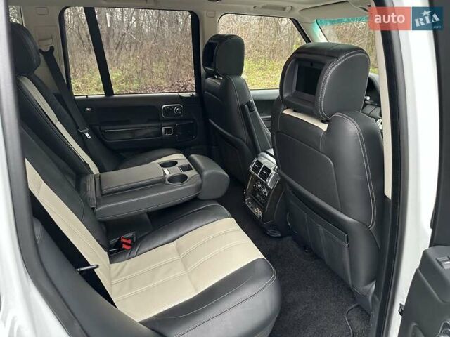 Білий Ленд Ровер Рендж Ровер, об'ємом двигуна 5 л та пробігом 100 тис. км за 25999 $, фото 47 на Automoto.ua