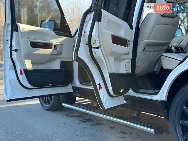 Белый Ленд Ровер Рендж Ровер, объемом двигателя 5 л и пробегом 177 тыс. км за 14000 $, фото 16 на Automoto.ua