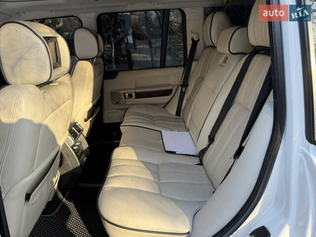 Білий Ленд Ровер Рендж Ровер, об'ємом двигуна 5 л та пробігом 179 тис. км за 16499 $, фото 33 на Automoto.ua