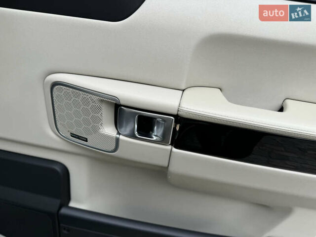 Белый Ленд Ровер Рендж Ровер, объемом двигателя 5 л и пробегом 270 тыс. км за 11999 $, фото 65 на Automoto.ua