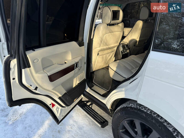 Білий Ленд Ровер Рендж Ровер, об'ємом двигуна 5 л та пробігом 179 тис. км за 16499 $, фото 36 на Automoto.ua