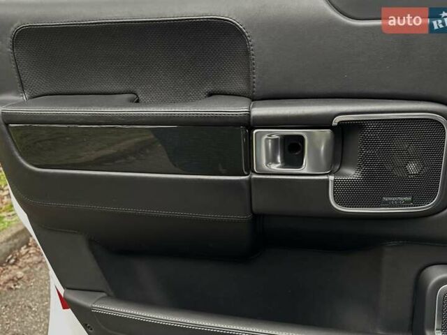 Білий Ленд Ровер Рендж Ровер, об'ємом двигуна 5 л та пробігом 100 тис. км за 25999 $, фото 37 на Automoto.ua