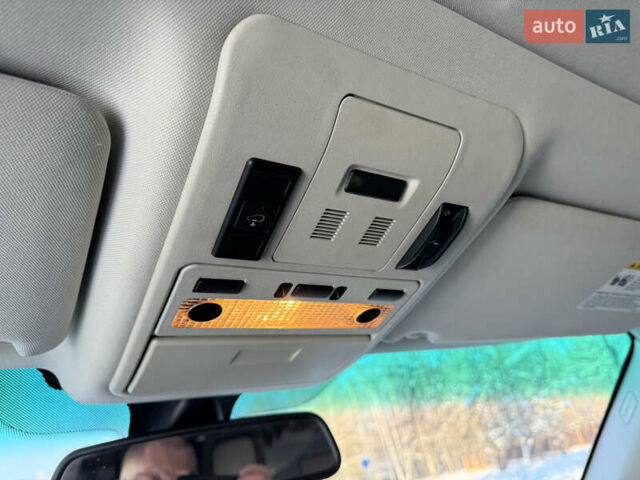 Білий Ленд Ровер Рендж Ровер, об'ємом двигуна 5 л та пробігом 179 тис. км за 16499 $, фото 39 на Automoto.ua