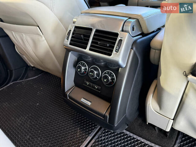 Білий Ленд Ровер Рендж Ровер, об'ємом двигуна 5 л та пробігом 179 тис. км за 16499 $, фото 28 на Automoto.ua