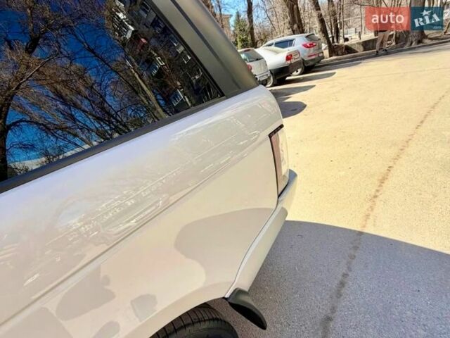 Белый Ленд Ровер Рендж Ровер, объемом двигателя 5 л и пробегом 184 тыс. км за 17400 $, фото 4 на Automoto.ua