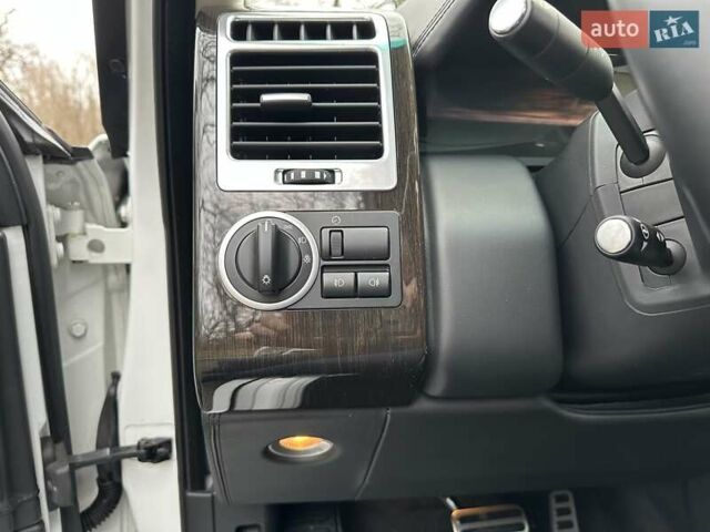 Білий Ленд Ровер Рендж Ровер, об'ємом двигуна 5 л та пробігом 100 тис. км за 23800 $, фото 60 на Automoto.ua