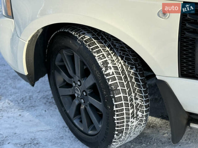 Білий Ленд Ровер Рендж Ровер, об'ємом двигуна 5 л та пробігом 179 тис. км за 16499 $, фото 12 на Automoto.ua