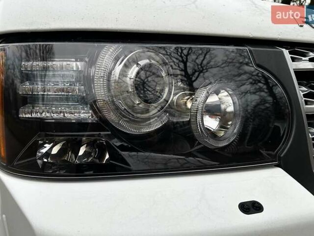 Білий Ленд Ровер Рендж Ровер, об'ємом двигуна 5 л та пробігом 100 тис. км за 23800 $, фото 20 на Automoto.ua