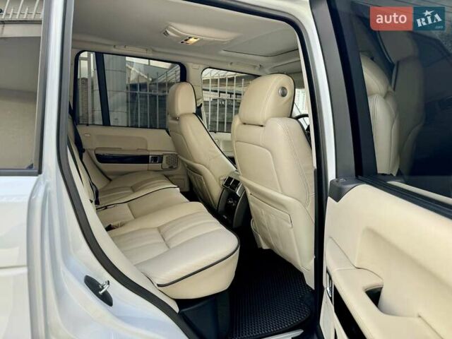 Білий Ленд Ровер Рендж Ровер, об'ємом двигуна 3.63 л та пробігом 226 тис. км за 17800 $, фото 65 на Automoto.ua