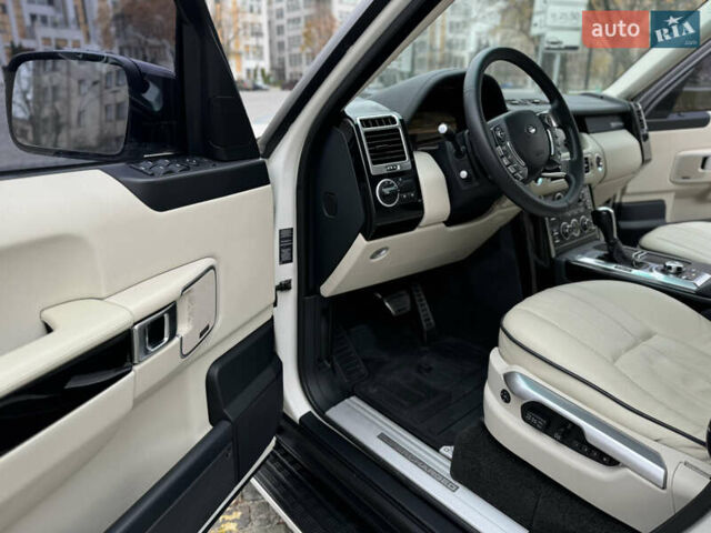 Белый Ленд Ровер Рендж Ровер, объемом двигателя 5 л и пробегом 270 тыс. км за 11999 $, фото 44 на Automoto.ua