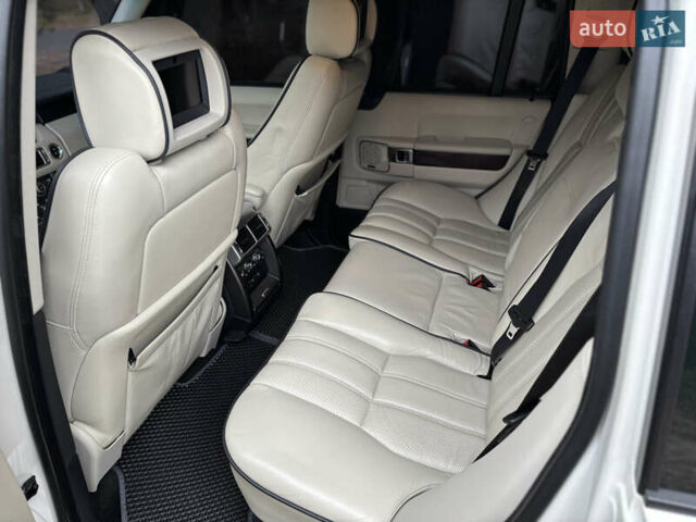 Белый Ленд Ровер Рендж Ровер, объемом двигателя 5 л и пробегом 177 тыс. км за 15900 $, фото 18 на Automoto.ua