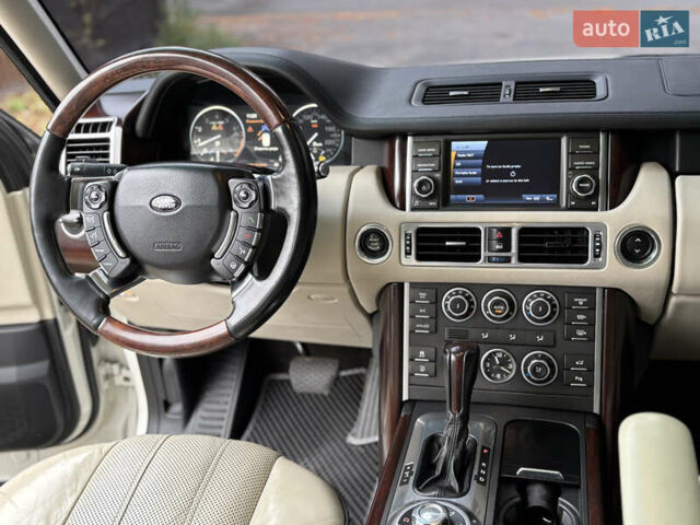 Белый Ленд Ровер Рендж Ровер, объемом двигателя 5 л и пробегом 177 тыс. км за 15900 $, фото 21 на Automoto.ua