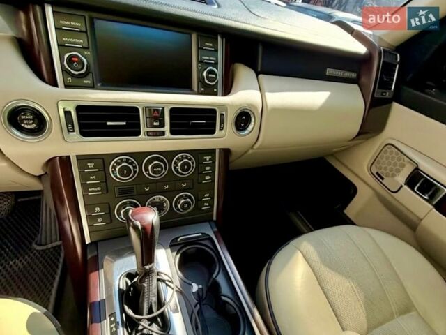 Белый Ленд Ровер Рендж Ровер, объемом двигателя 5 л и пробегом 184 тыс. км за 17400 $, фото 9 на Automoto.ua