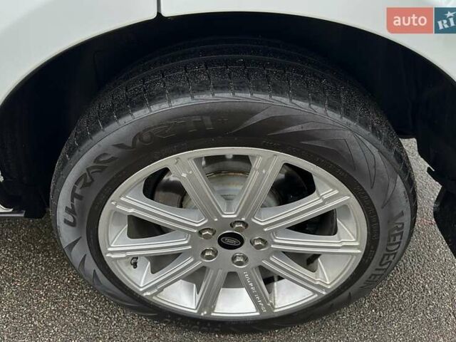 Белый Ленд Ровер Рендж Ровер, объемом двигателя 5 л и пробегом 100 тыс. км за 23500 $, фото 20 на Automoto.ua