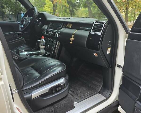 Ленд Ровер Рендж Ровер 2010 в Херсоне на Automoto.ua Белый Ленд Ровер Рендж Ровер, объемом двигателя 3.6 л и пробегом 269 тыс. км за 15300 $, фото 7 на Automoto.ua