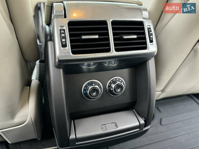 Белый Ленд Ровер Рендж Ровер, объемом двигателя 5 л и пробегом 275 тыс. км за 12500 $, фото 60 на Automoto.ua