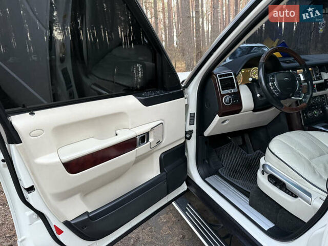 Белый Ленд Ровер Рендж Ровер, объемом двигателя 5 л и пробегом 177 тыс. км за 17000 $, фото 27 на Automoto.ua