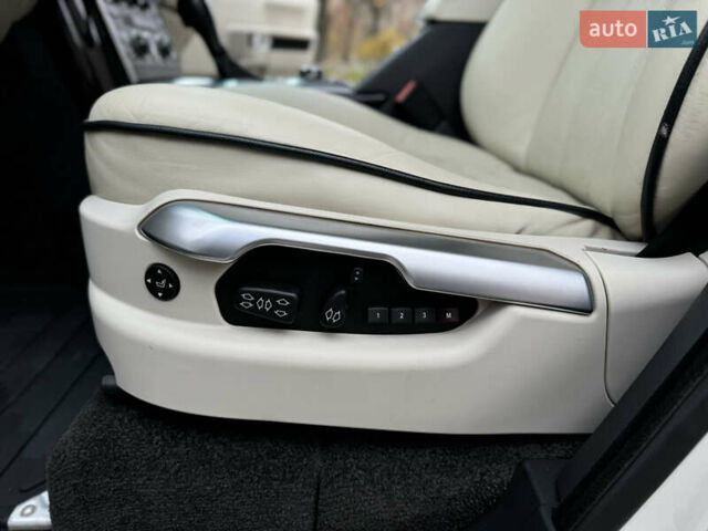 Белый Ленд Ровер Рендж Ровер, объемом двигателя 5 л и пробегом 275 тыс. км за 12500 $, фото 51 на Automoto.ua