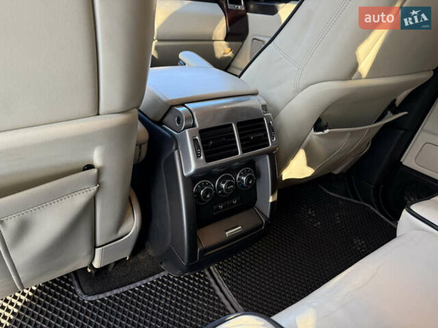Білий Ленд Ровер Рендж Ровер, об'ємом двигуна 5 л та пробігом 179 тис. км за 16499 $, фото 34 на Automoto.ua