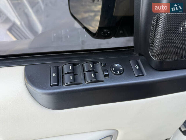 Білий Ленд Ровер Рендж Ровер, об'ємом двигуна 5 л та пробігом 179 тис. км за 16499 $, фото 19 на Automoto.ua