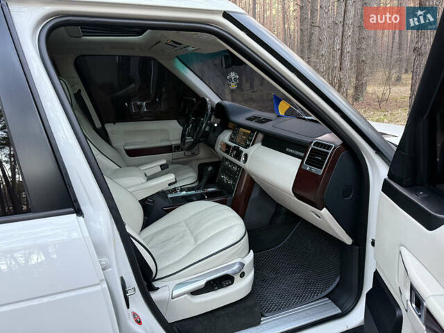 Белый Ленд Ровер Рендж Ровер, объемом двигателя 5 л и пробегом 177 тыс. км за 17000 $, фото 23 на Automoto.ua