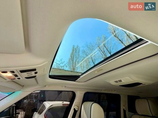 Белый Ленд Ровер Рендж Ровер, объемом двигателя 5 л и пробегом 184 тыс. км за 17400 $, фото 6 на Automoto.ua