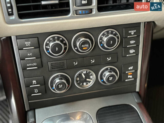 Белый Ленд Ровер Рендж Ровер, объемом двигателя 5 л и пробегом 177 тыс. км за 14000 $, фото 28 на Automoto.ua