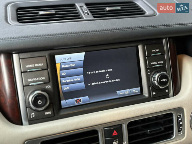 Белый Ленд Ровер Рендж Ровер, объемом двигателя 5 л и пробегом 177 тыс. км за 15900 $, фото 13 на Automoto.ua