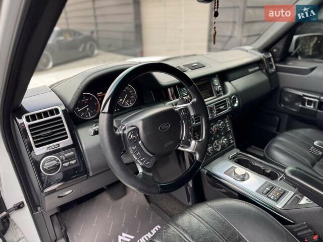 Белый Ленд Ровер Рендж Ровер, объемом двигателя 4.37 л и пробегом 328 тыс. км за 21900 $, фото 17 на Automoto.ua