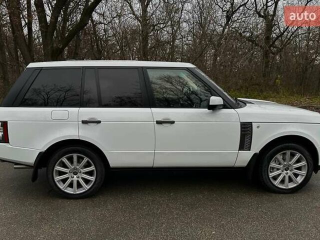 Білий Ленд Ровер Рендж Ровер, об'ємом двигуна 5 л та пробігом 100 тис. км за 25999 $, фото 13 на Automoto.ua