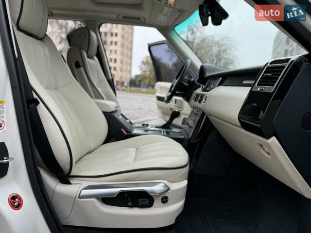 Белый Ленд Ровер Рендж Ровер, объемом двигателя 5 л и пробегом 275 тыс. км за 12500 $, фото 63 на Automoto.ua