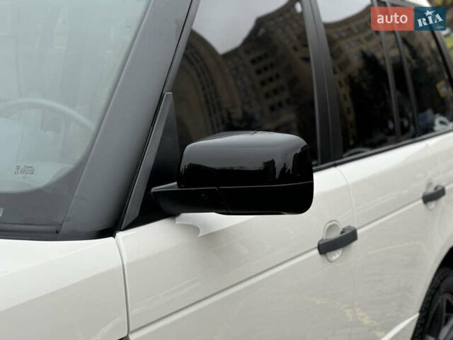 Белый Ленд Ровер Рендж Ровер, объемом двигателя 5 л и пробегом 270 тыс. км за 11999 $, фото 37 на Automoto.ua