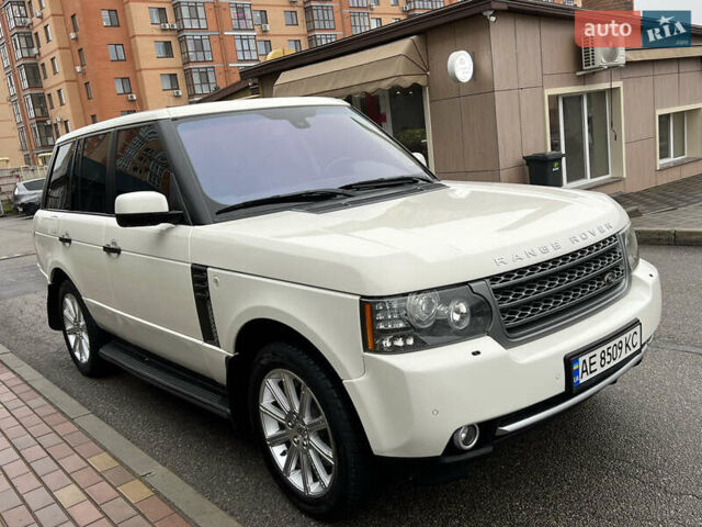 Белый Ленд Ровер Рендж Ровер, объемом двигателя 5 л и пробегом 180 тыс. км за 17900 $, фото 9 на Automoto.ua