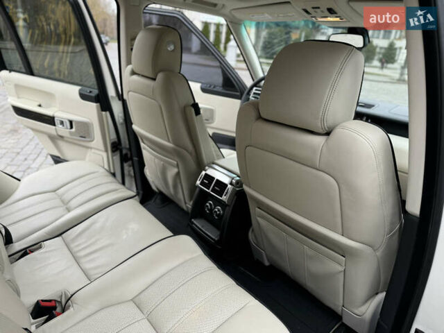 Белый Ленд Ровер Рендж Ровер, объемом двигателя 5 л и пробегом 275 тыс. км за 12500 $, фото 59 на Automoto.ua