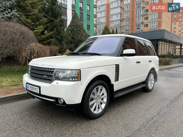 Белый Ленд Ровер Рендж Ровер, объемом двигателя 5 л и пробегом 180 тыс. км за 17900 $, фото 1 на Automoto.ua