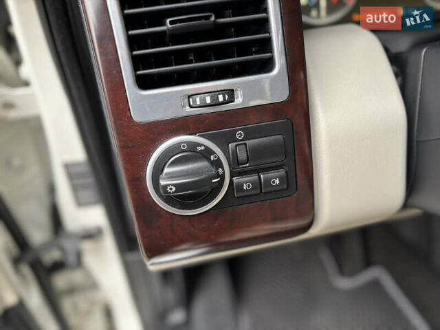 Белый Ленд Ровер Рендж Ровер, объемом двигателя 5 л и пробегом 177 тыс. км за 15900 $, фото 10 на Automoto.ua