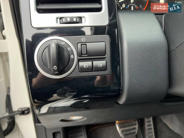 Белый Ленд Ровер Рендж Ровер, объемом двигателя 5 л и пробегом 180 тыс. км за 17900 $, фото 14 на Automoto.ua