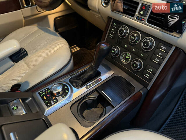 Белый Ленд Ровер Рендж Ровер, объемом двигателя 5 л и пробегом 177 тыс. км за 17000 $, фото 40 на Automoto.ua