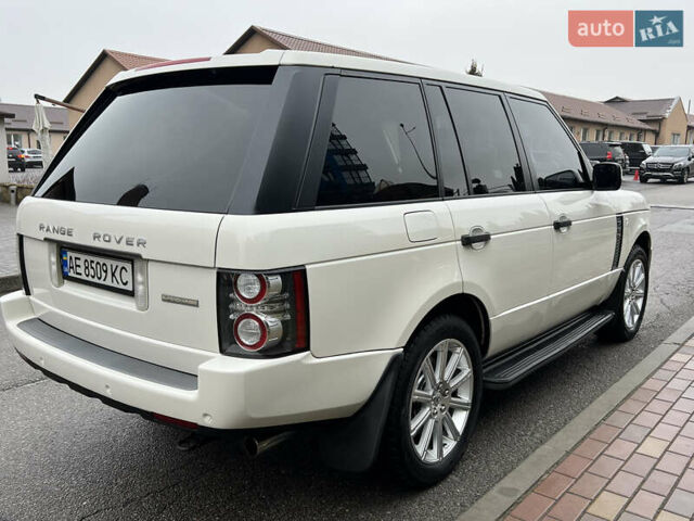 Белый Ленд Ровер Рендж Ровер, объемом двигателя 5 л и пробегом 180 тыс. км за 17900 $, фото 12 на Automoto.ua