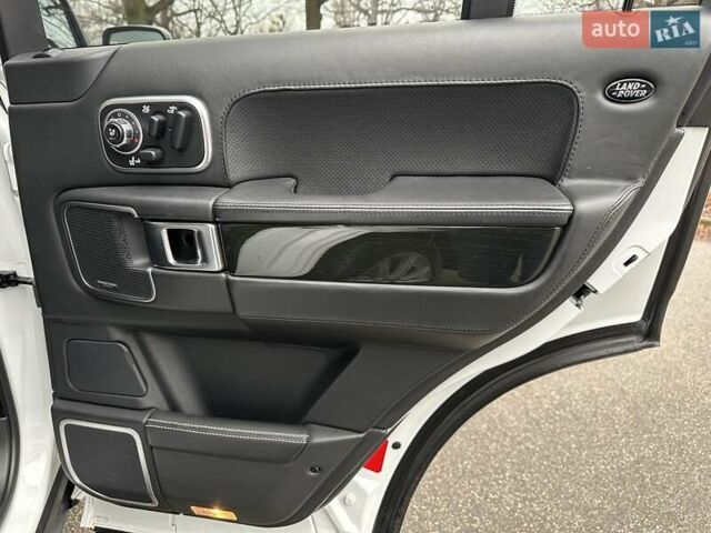 Белый Ленд Ровер Рендж Ровер, объемом двигателя 5 л и пробегом 100 тыс. км за 23500 $, фото 43 на Automoto.ua