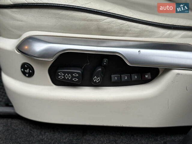 Белый Ленд Ровер Рендж Ровер, объемом двигателя 5 л и пробегом 177 тыс. км за 15900 $, фото 17 на Automoto.ua