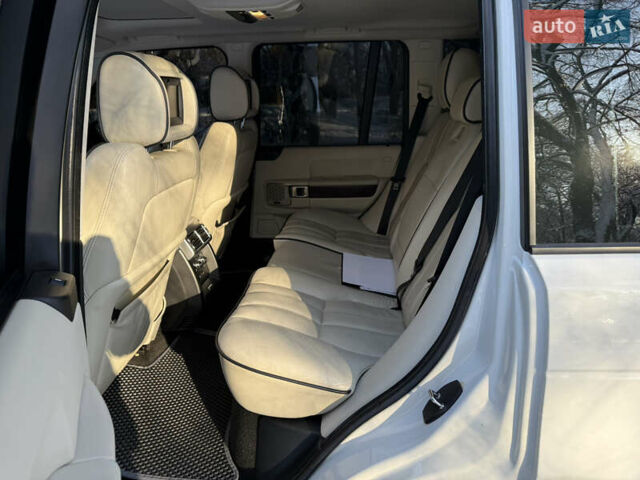 Білий Ленд Ровер Рендж Ровер, об'ємом двигуна 5 л та пробігом 179 тис. км за 16499 $, фото 37 на Automoto.ua