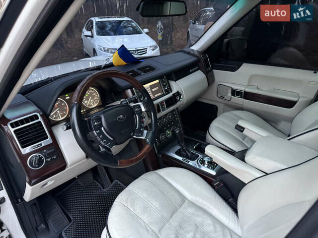 Белый Ленд Ровер Рендж Ровер, объемом двигателя 5 л и пробегом 177 тыс. км за 17000 $, фото 26 на Automoto.ua