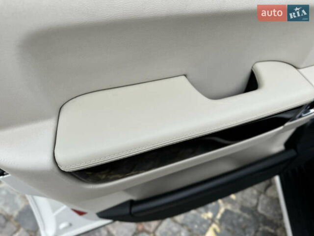 Белый Ленд Ровер Рендж Ровер, объемом двигателя 5 л и пробегом 270 тыс. км за 11999 $, фото 46 на Automoto.ua